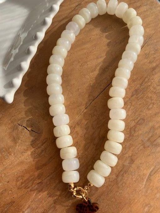 Collier GISÈLE BEIGE + FLEURS LÉOPARD - COLLIER